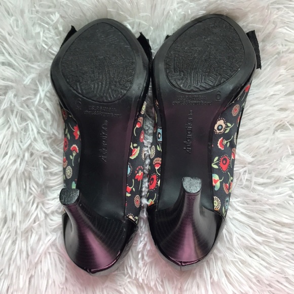 Floral Print Heels - Picture 5 of 7